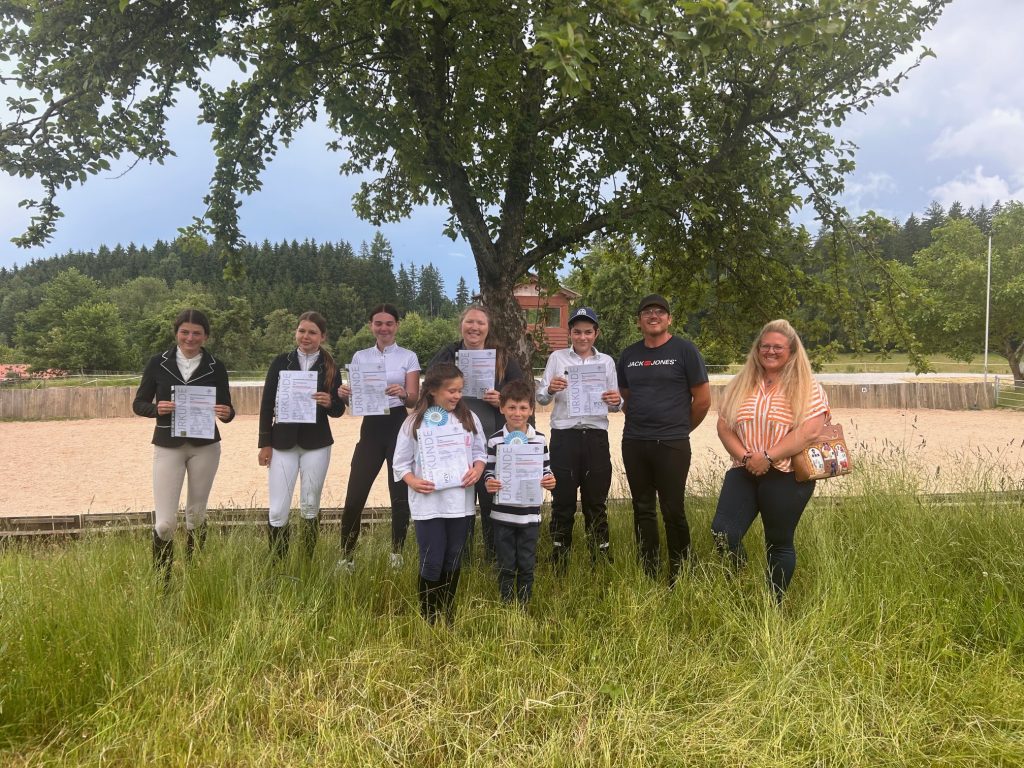 Erfolgreicher Reitabzeichenlehrgang